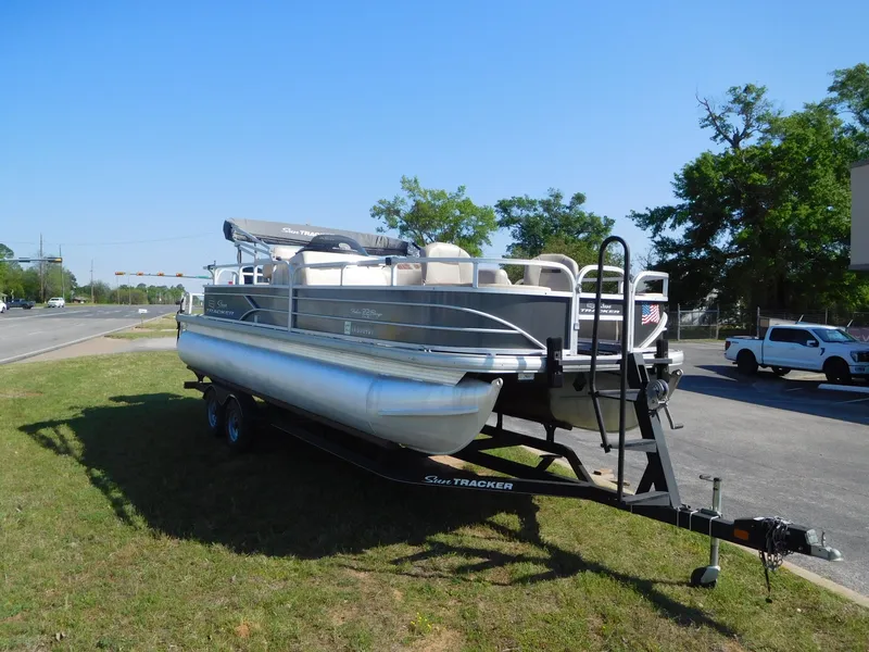 Slide: The Image of Sun Tracker 22 DLX Fishing Barge 2017 - 7