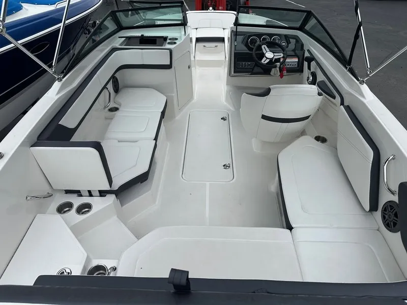 Slide: The Image of Sea Ray 21 SPX 2016 - 2