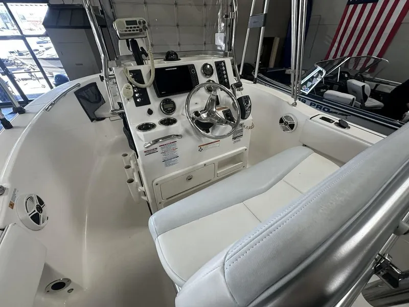 Slide: The Image of Robalo R180 Center Console 2019 - 10