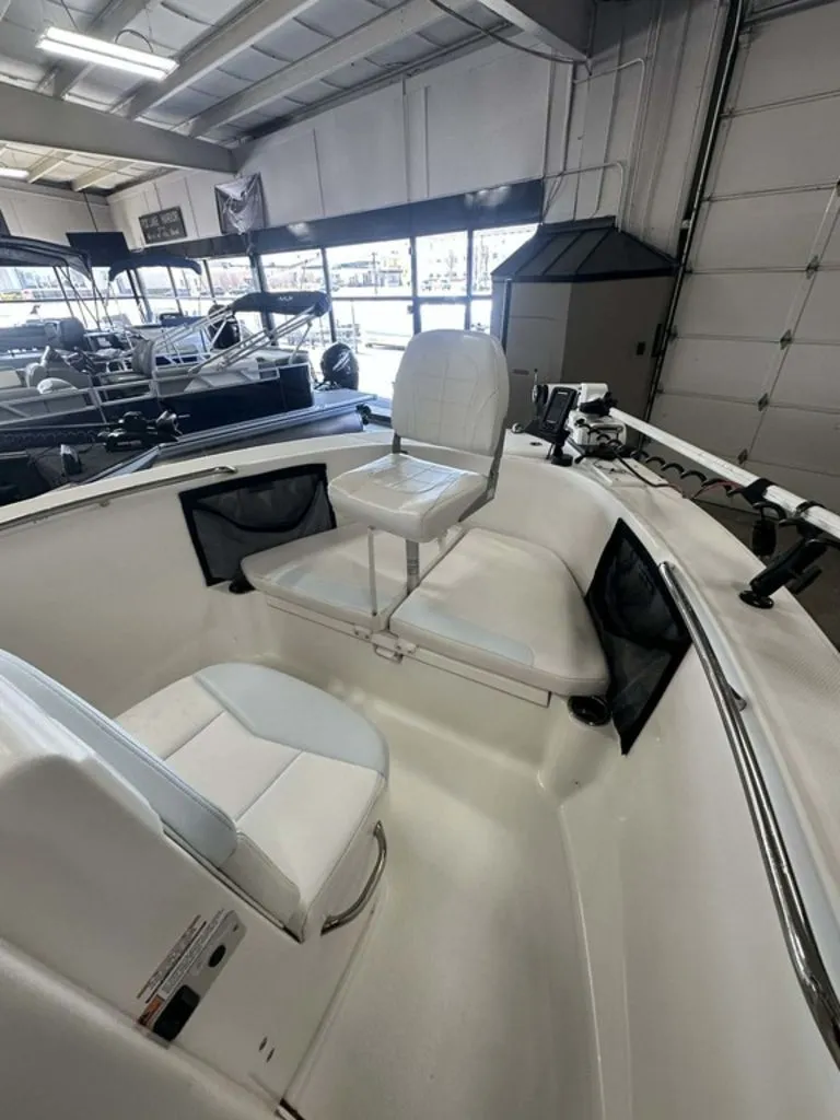 Slide: The Image of Robalo R180 Center Console 2019 - 4