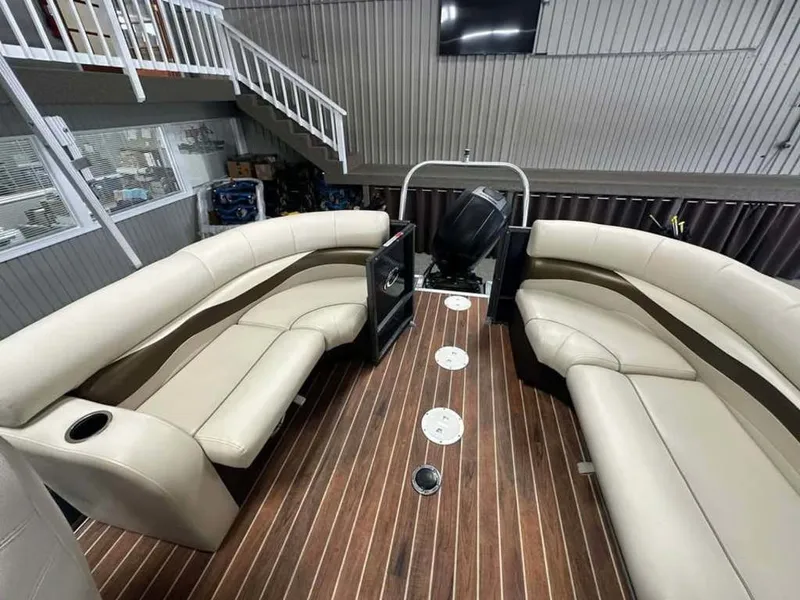 Slide: The Image of Crest Crest III 23 Foot 230 SL 2014 - 13