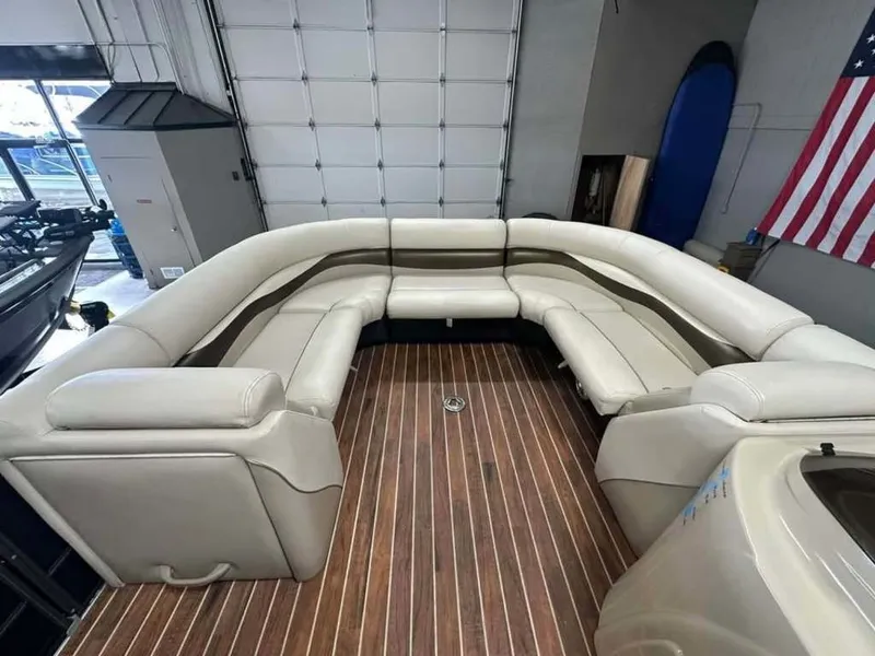 Slide: The Image of Crest Crest III 23 Foot 230 SL 2014 - 3