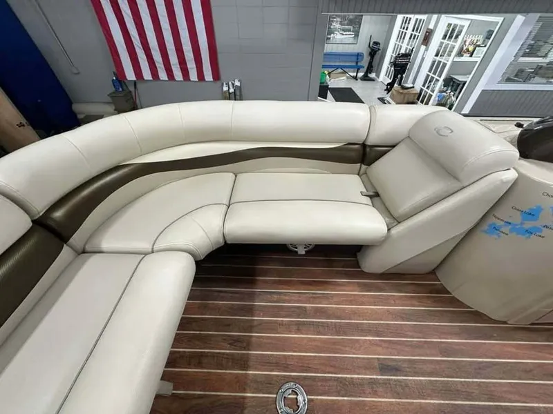 Slide: The Image of Crest Crest III 23 Foot 230 SL 2014 - 5