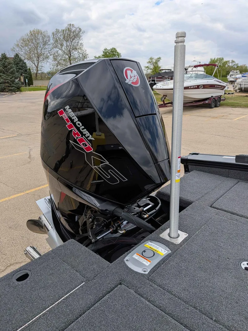 Slide: The Image of Lund 1875CROSSOVERXS 2026 with Mercury Pro XS outboard motor. - 14