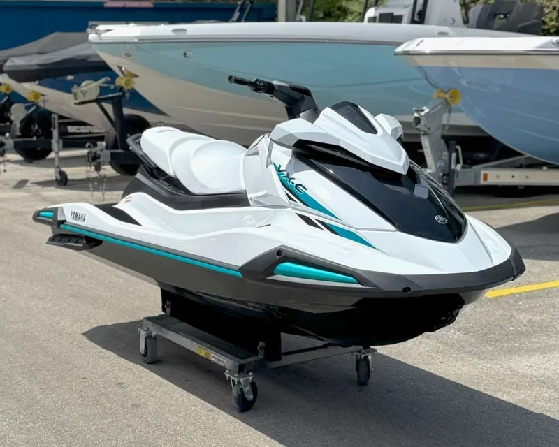 The Image of Yamaha VX® Deluxe with Audio 2026 - 0