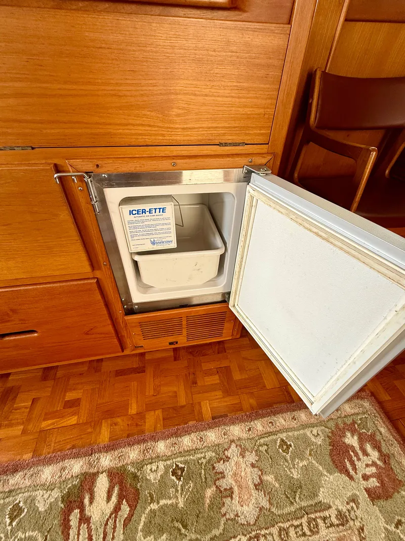 Slide: The Image of Grand Banks 49 Trawler 1994 - 27