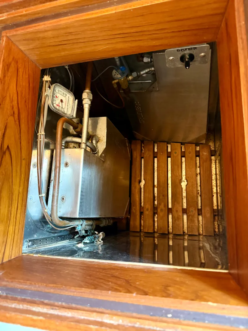 Slide: The Image of Grand Banks 49 Trawler 1994 - 59