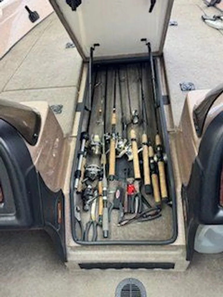 Slide: The Image of Ranger 620 VS Fisherman 2001 - 10