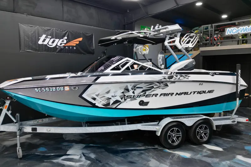 The Image of 2014 Nautique Super Air Nautique G21 boat on trailer in showroom. - 0