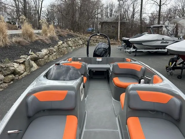 Slide: The Image of Bayliner Element E18 2020 - 8