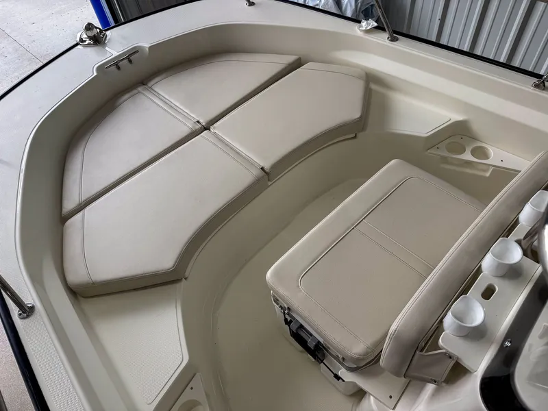 Slide: The Image of Boston Whaler 17 Montauk 2026 - 13