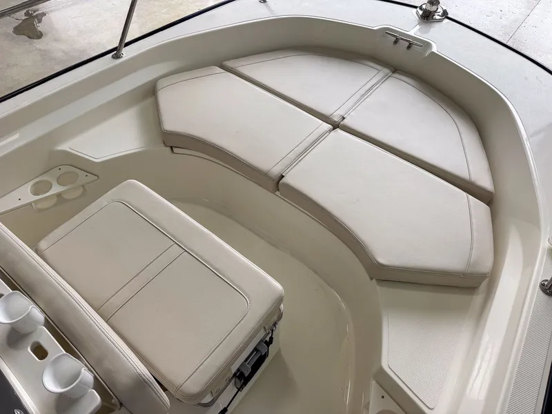 Slide: The Image of Boston Whaler 17 Montauk 2026 - 14