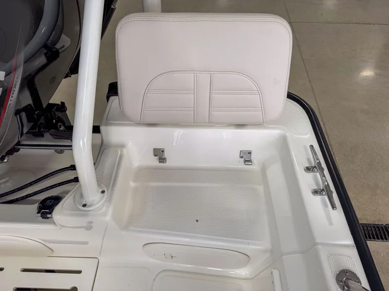 Slide: The Image of Boston Whaler 17 Montauk 2026 - 20