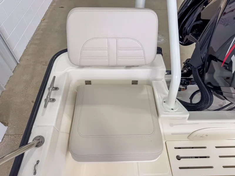 Slide: The Image of Boston Whaler 17 Montauk 2026 - 21