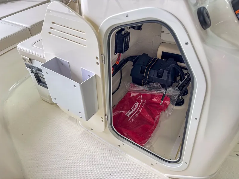 Slide: The Image of Boston Whaler 17 Montauk 2026 - 22