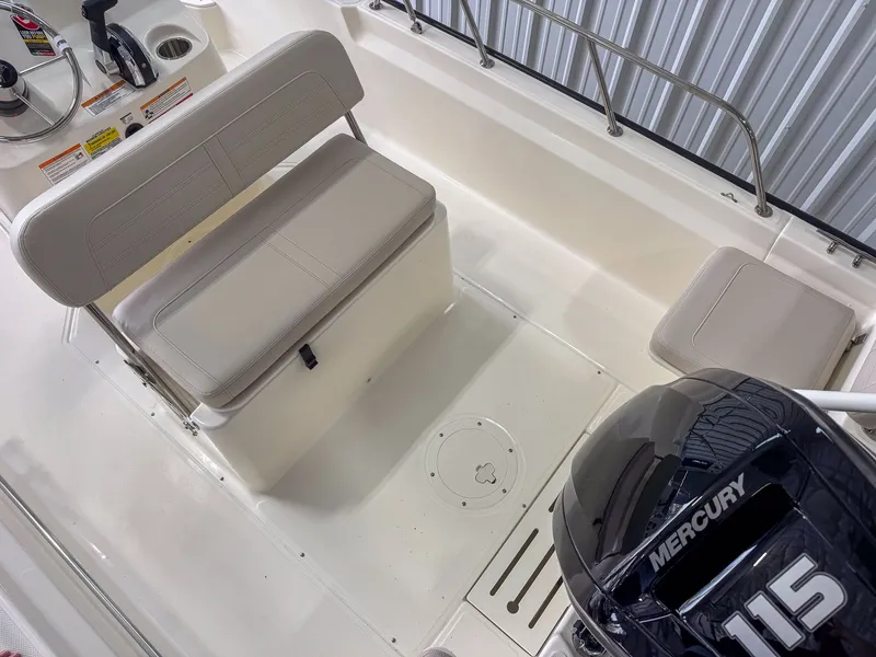Slide: The Image of Boston Whaler 17 Montauk 2026 - 5