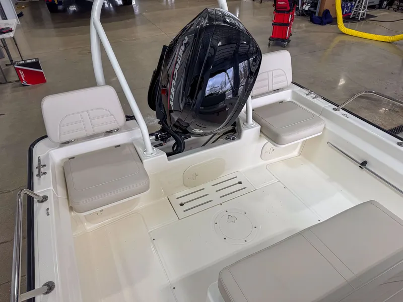 Slide: The Image of Boston Whaler 17 Montauk 2026 - 7