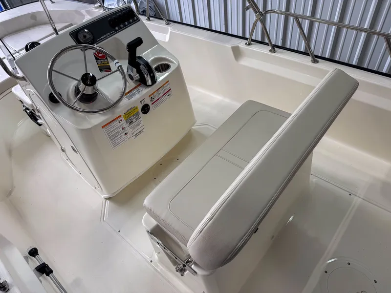 Slide: The Image of Boston Whaler 17 Montauk 2026 - 9