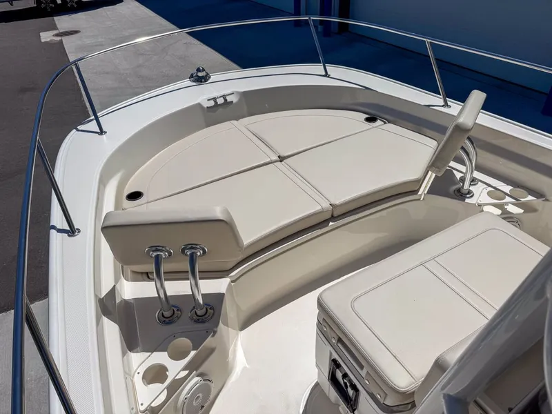 Slide: The Image of Boston Whaler 21MTK 2026 - 10