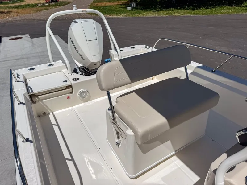 Slide: The Image of Boston Whaler 21MTK 2026 - 12