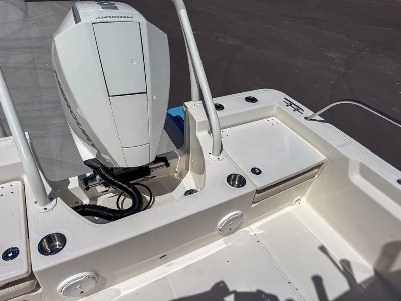 Slide: The Image of Boston Whaler 21MTK 2026 - 15