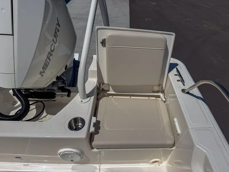 Slide: The Image of Boston Whaler 21MTK 2026 - 16