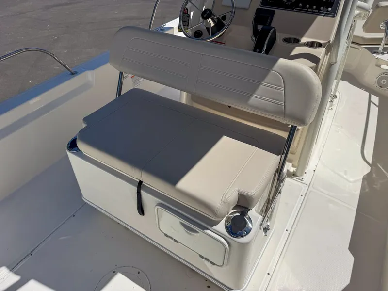 Slide: The Image of Boston Whaler 21MTK 2026 - 17