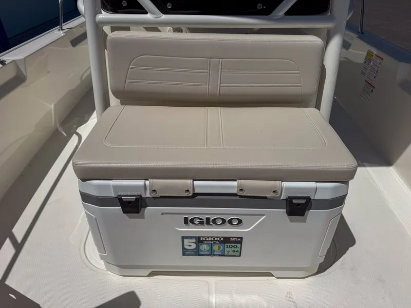 Slide: The Image of Boston Whaler 21MTK 2026 - 18