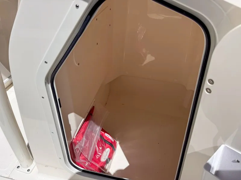 Slide: The Image of Boston Whaler 21MTK 2026 - 20