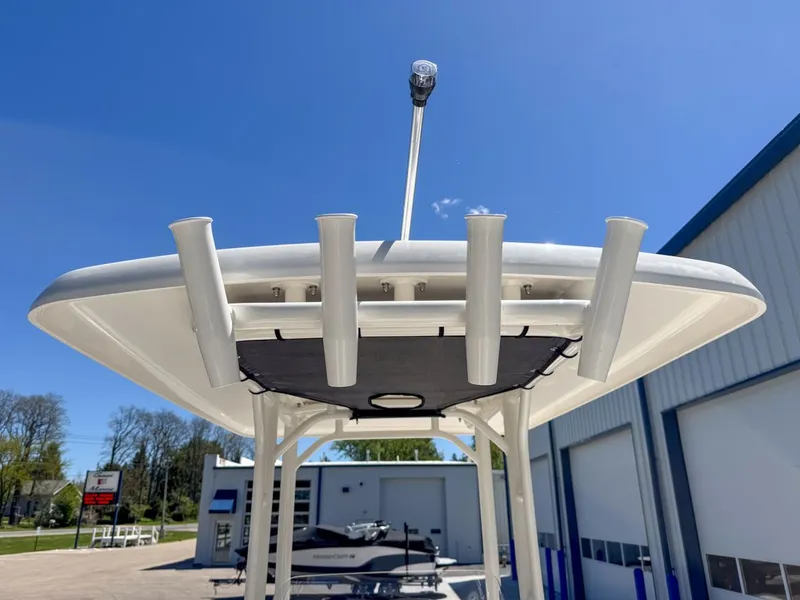 Slide: The Image of Boston Whaler 21MTK 2026 - 24