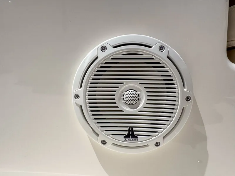 Slide: The Image of Boston Whaler 21MTK 2026 - 25