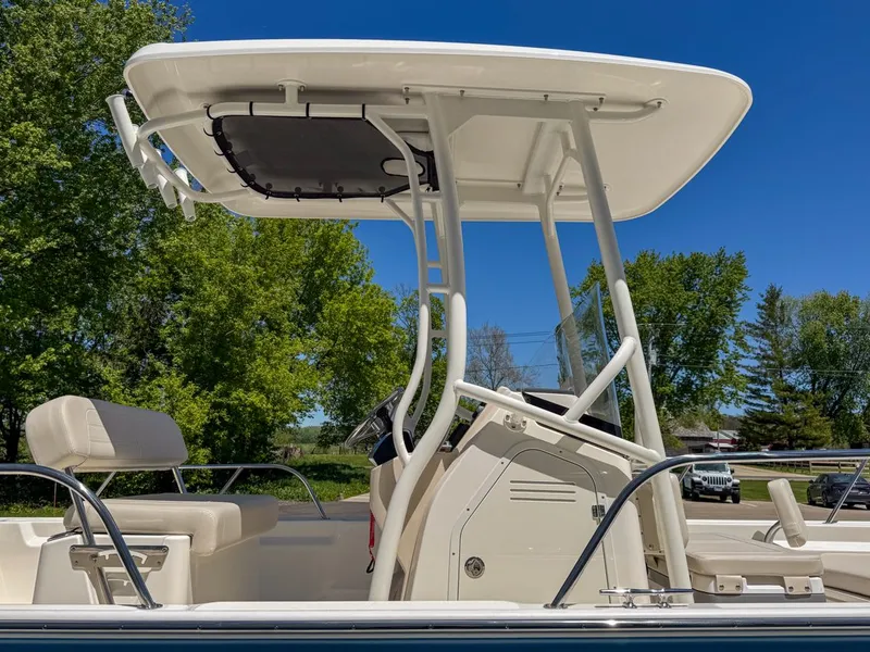 Slide: The Image of Boston Whaler 21MTK 2026 - 27