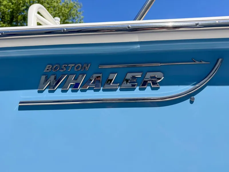 Slide: The Image of Boston Whaler 21MTK 2026 - 29