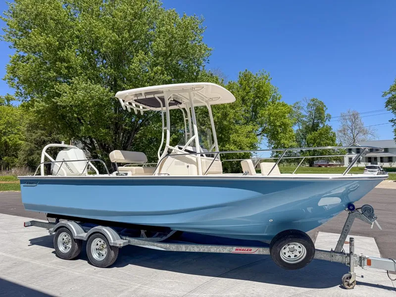Slide: The Image of Boston Whaler 21MTK 2026 - 3