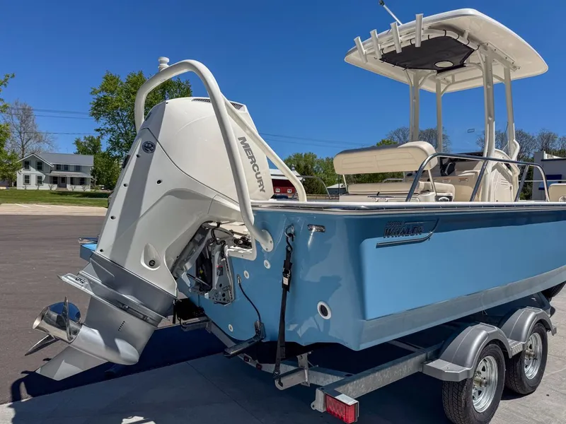 Slide: The Image of Boston Whaler 21MTK 2026 - 4