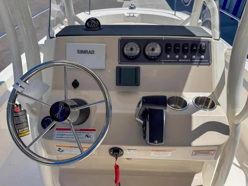 Slide: The Image of Boston Whaler 21MTK 2026 - 9