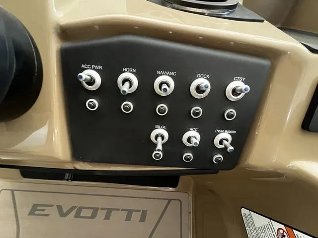 Slide: The Image of Control panel of an Evotti 523CS boat, year 2026. - 18