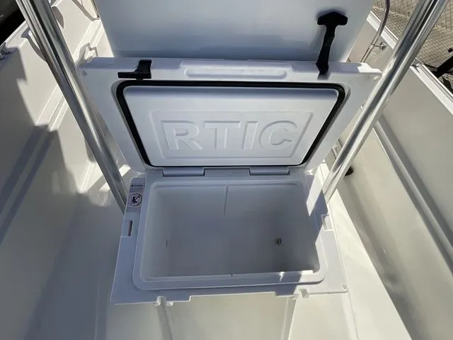 Slide: The Image of Boston Whaler 17 Montauk 1984 - 14