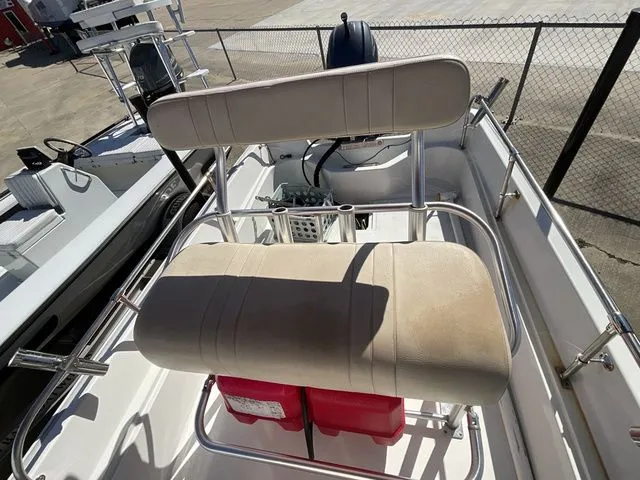 Slide: The Image of Boston Whaler 17 Montauk 1984 - 18