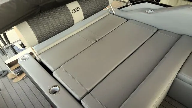 Slide: The Image of Bentley Pontoons Elite Swingback Bench 223 (XLP3) 2026 - 11