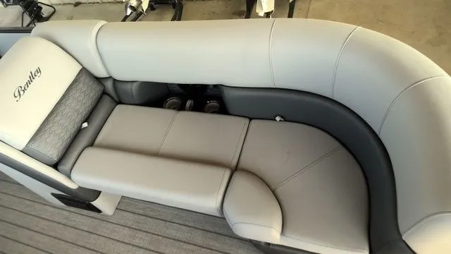 Slide: The Image of Bentley Pontoons Elite Swingback Bench 223 (XLP3) 2026 - 3