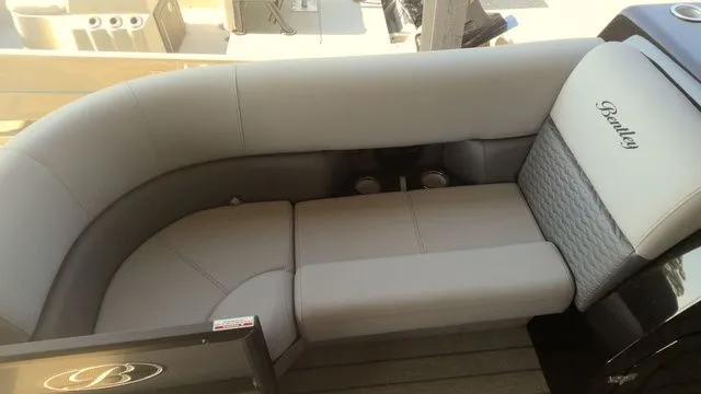 Slide: The Image of Bentley Pontoons Elite Swingback Bench 223 (XLP3) 2026 - 4