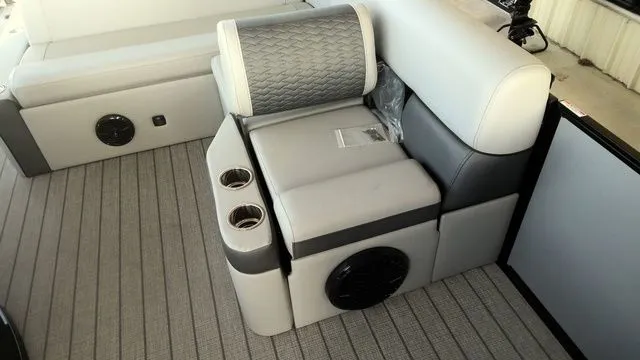 Slide: The Image of Bentley Pontoons Elite Swingback Bench 223 (XLP3) 2026 - 6