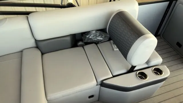 Slide: The Image of Bentley Pontoons Elite Swingback Bench 223 (XLP3) 2026 - 9