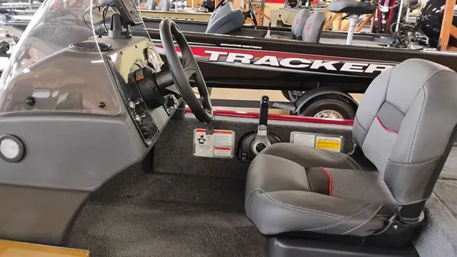 Slide: The Image of Tracker Bass Tracker Classic XL 2026 - 26