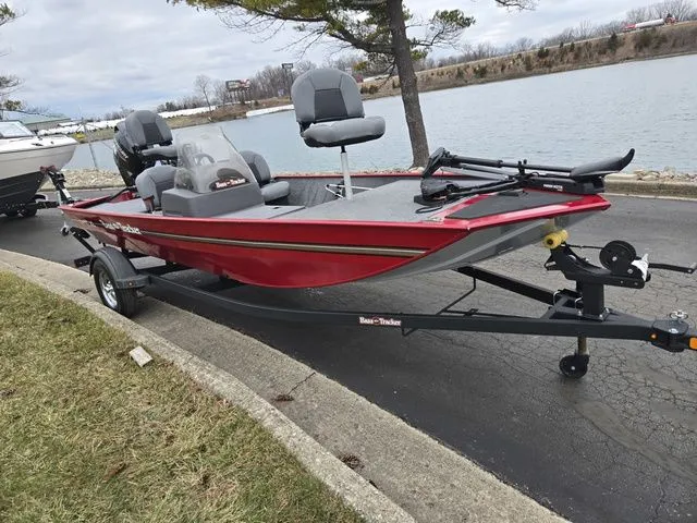 Slide: The Image of Tracker Bass Tracker Classic XL 2024 - 10