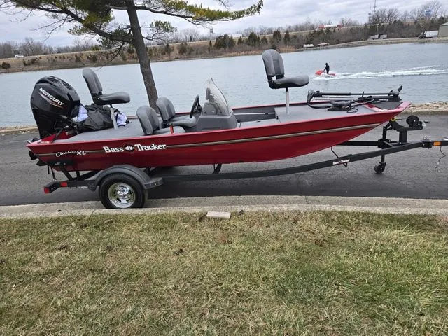 Slide: The Image of Tracker Bass Tracker Classic XL 2024 - 11