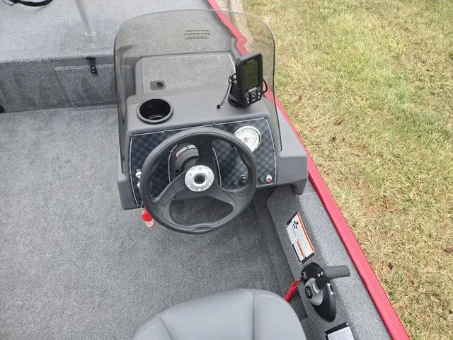 Slide: The Image of Tracker Bass Tracker Classic XL 2024 - 13