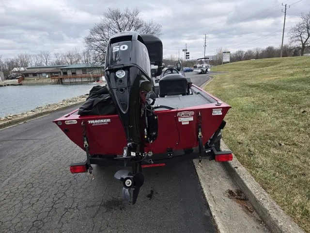 Slide: The Image of Tracker Bass Tracker Classic XL 2024 - 3