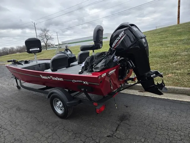 Slide: The Image of Tracker Bass Tracker Classic XL 2024 - 4